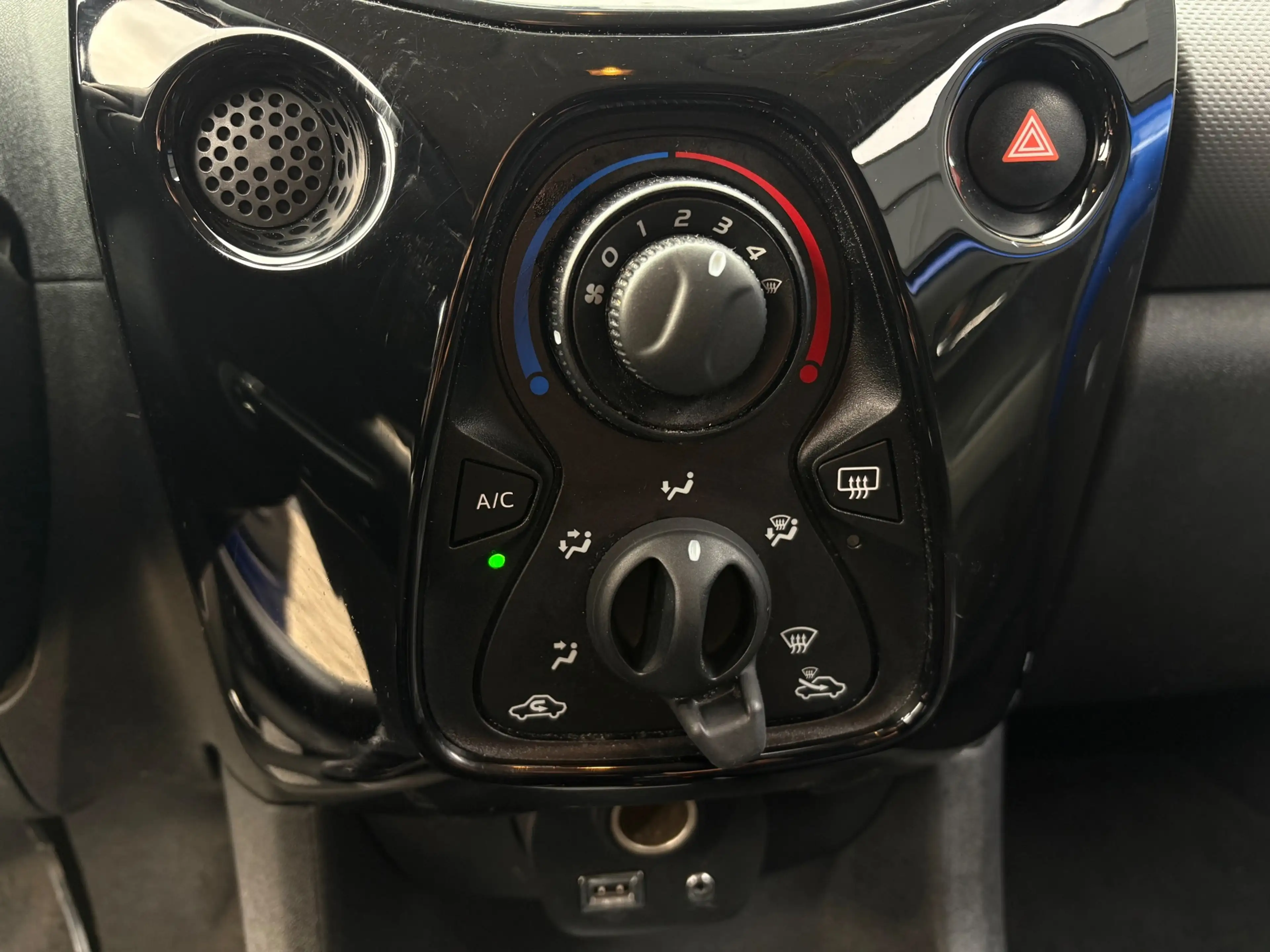 Peugeot 108 1.0 e-VTi Allure | LED | Bluetooth | Carplay — photo 12
