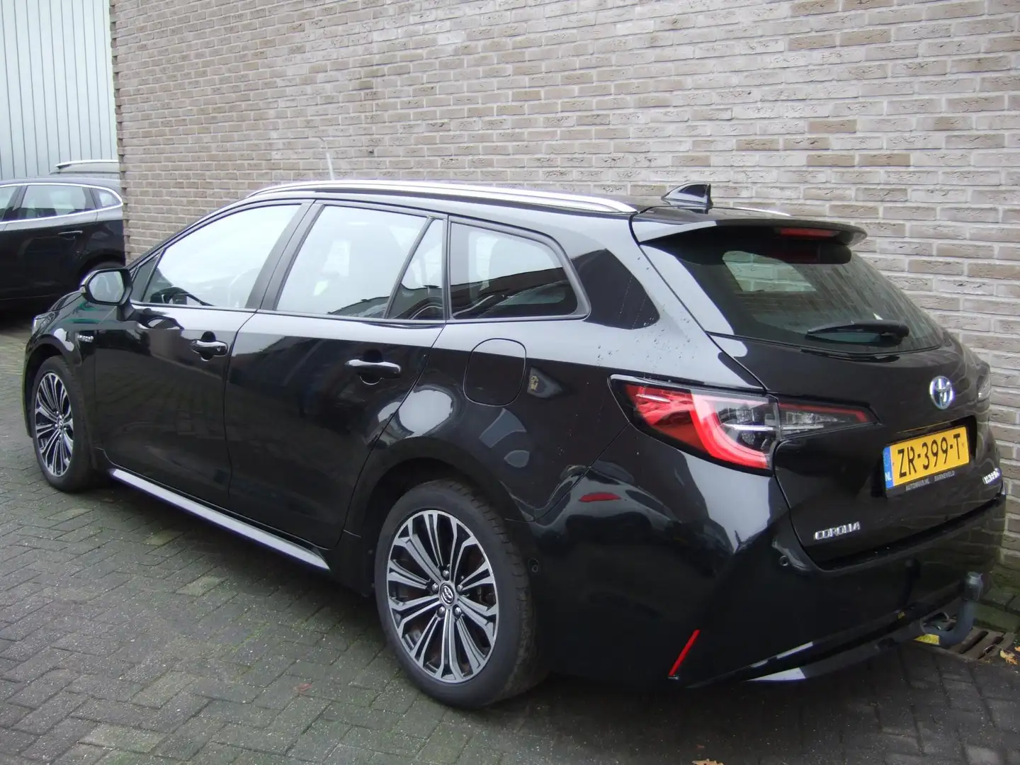 Toyota Corolla Touring Sports 1.8 Hybrid Style - 1e eig! - Trekha Noir - 2