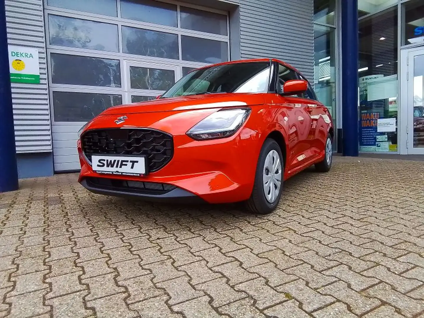 Suzuki Swift Club 2025 ❤️ HYBRID ⏱ Keyless, Navi, R-Cam, Top!!! Orange - 2