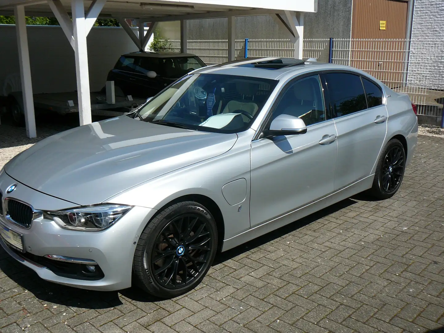 BMW 330 330e iPerformance Luxury Line,Sehr gepflegt,usw.! Grau - 1