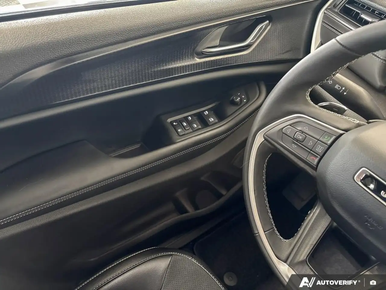 Jeep Grand Cherokee photo Jeep Grand Cherokee