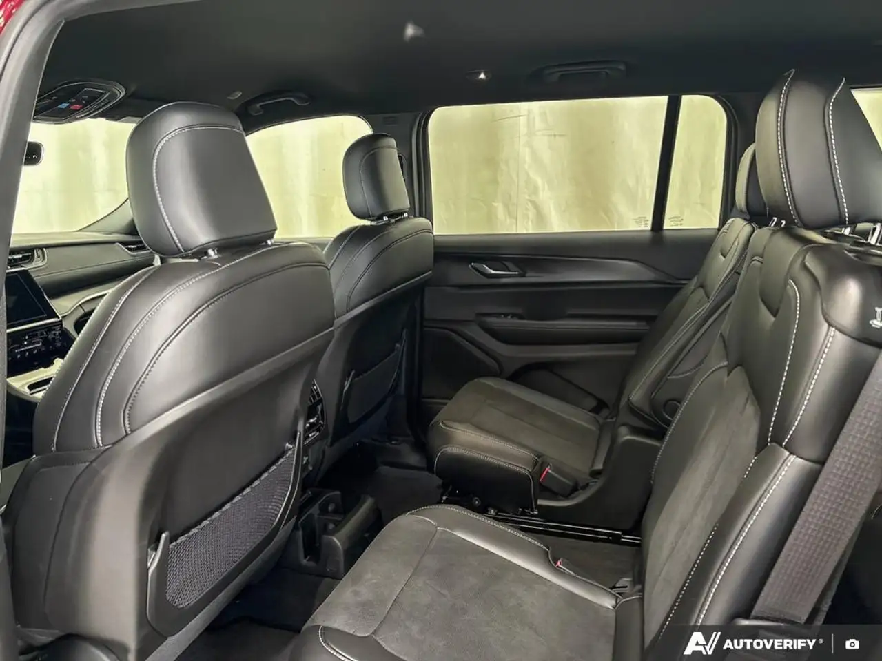 Jeep Grand Cherokee photo Jeep Grand Cherokee