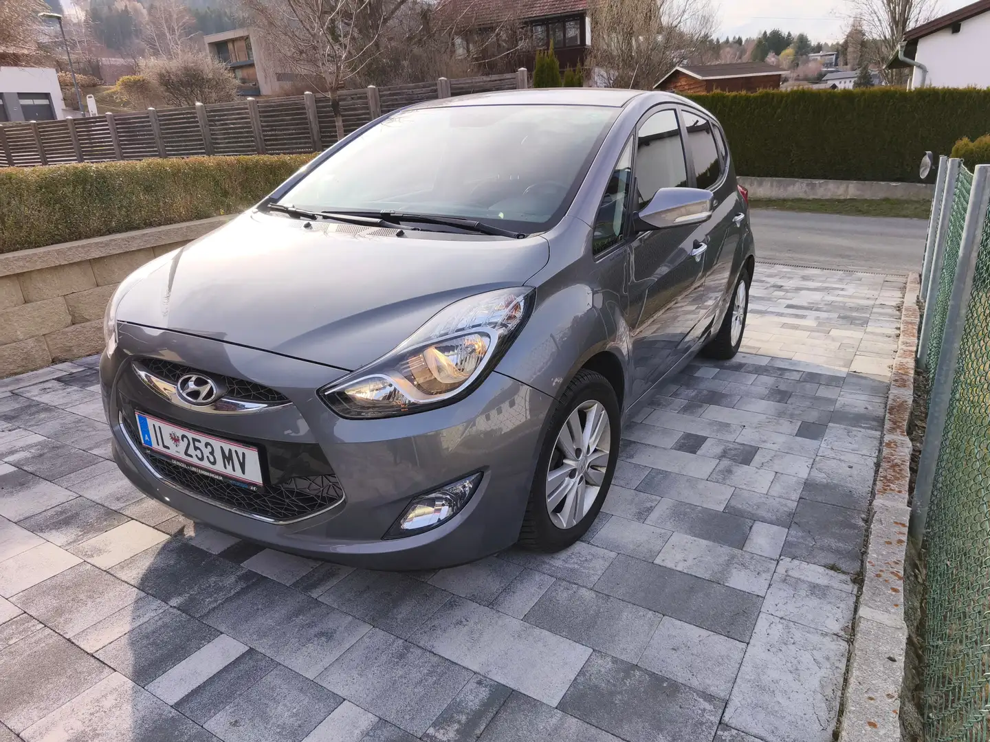 Hyundai iX20 iX20 1,6 CVVT Comfort Aut. Comfort Silber - 2