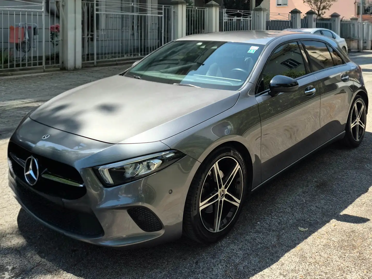 Mercedes-Benz CLA 180 CLA 180 d Sport Night auto Šedá - 2