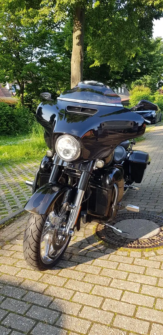 Harley-Davidson Street Glide CVO Černá - 2
