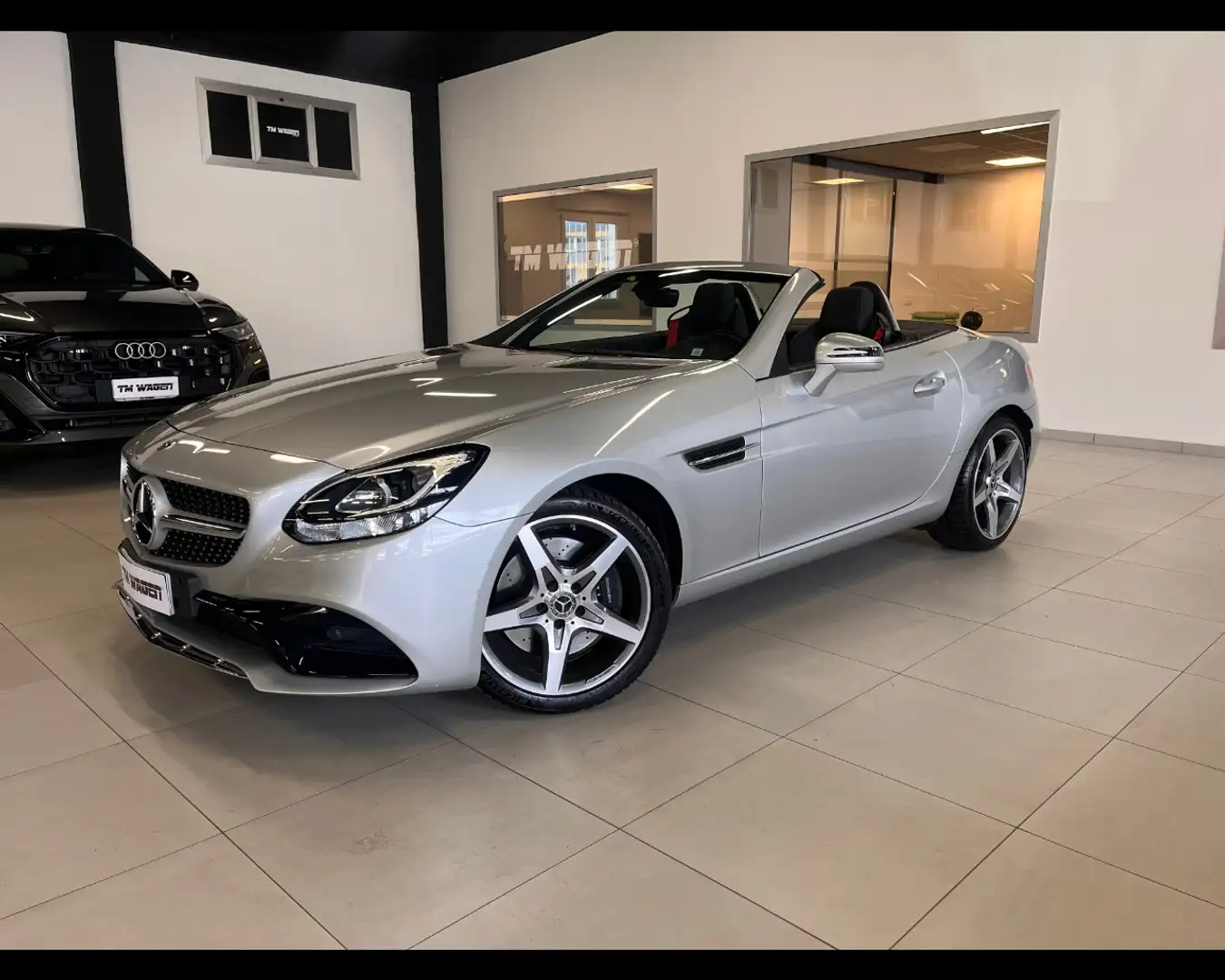 Mercedes-Benz SLC 180 AMG line Grau - 1