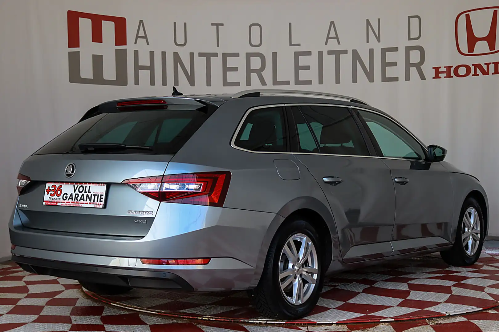 Skoda Superb Kombi 2,0 TDI 4x4 Style NAVI CANTON ACC LANE DCC Grau - 2