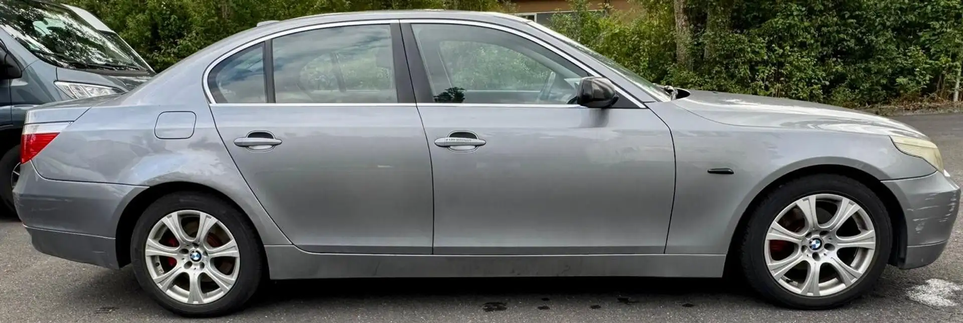 BMW 520 i 5 Lim, Grigio - 2