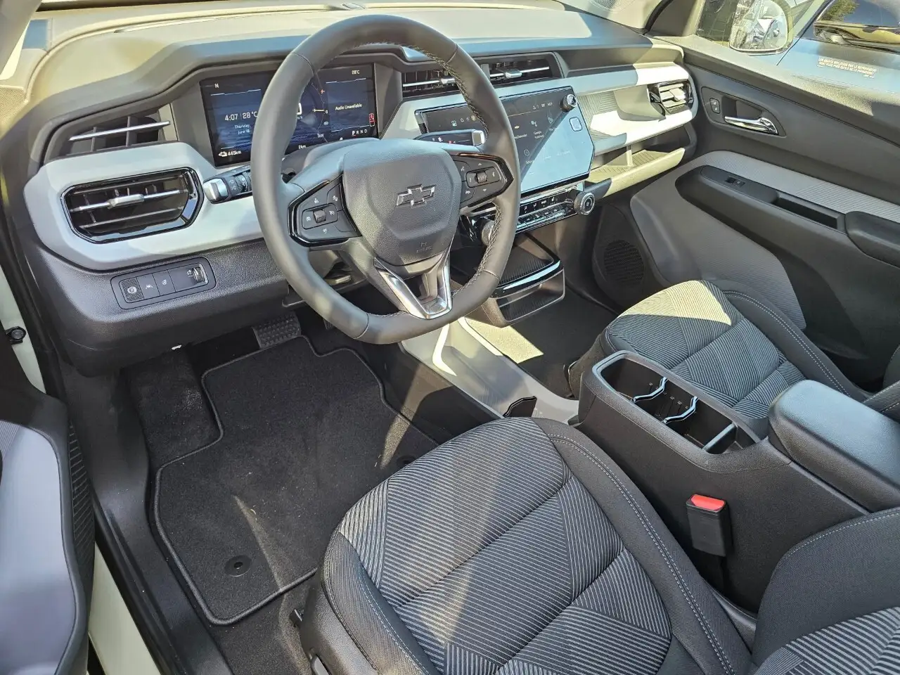 Chevrolet Bolt photo Chevrolet Bolt
