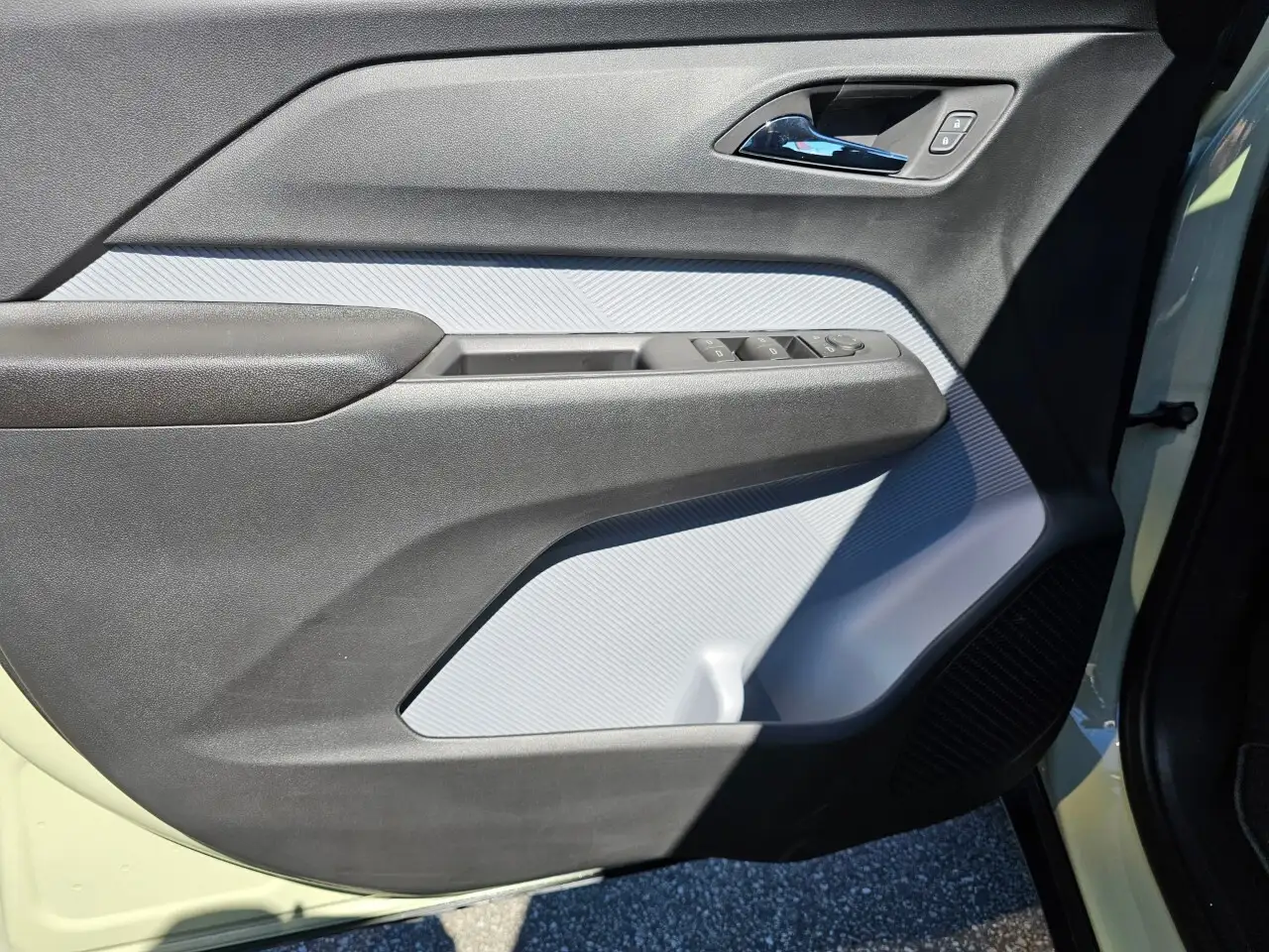 Chevrolet Bolt photo Chevrolet Bolt