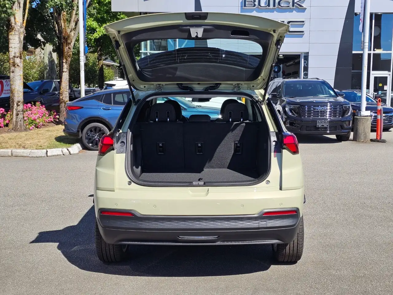 Chevrolet Bolt photo Chevrolet Bolt