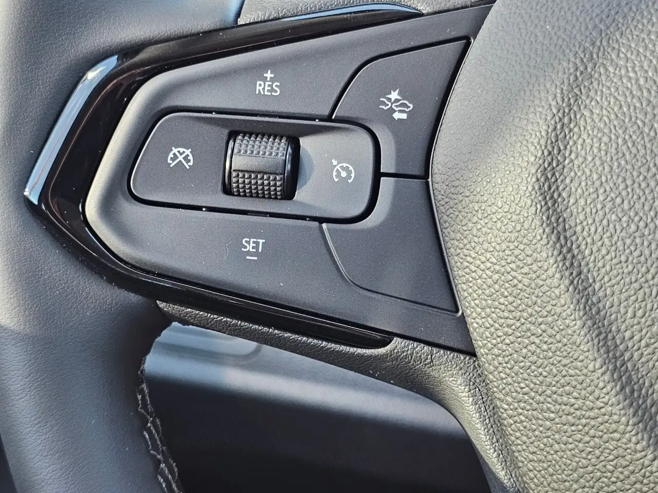 Chevrolet Bolt photo Chevrolet Bolt