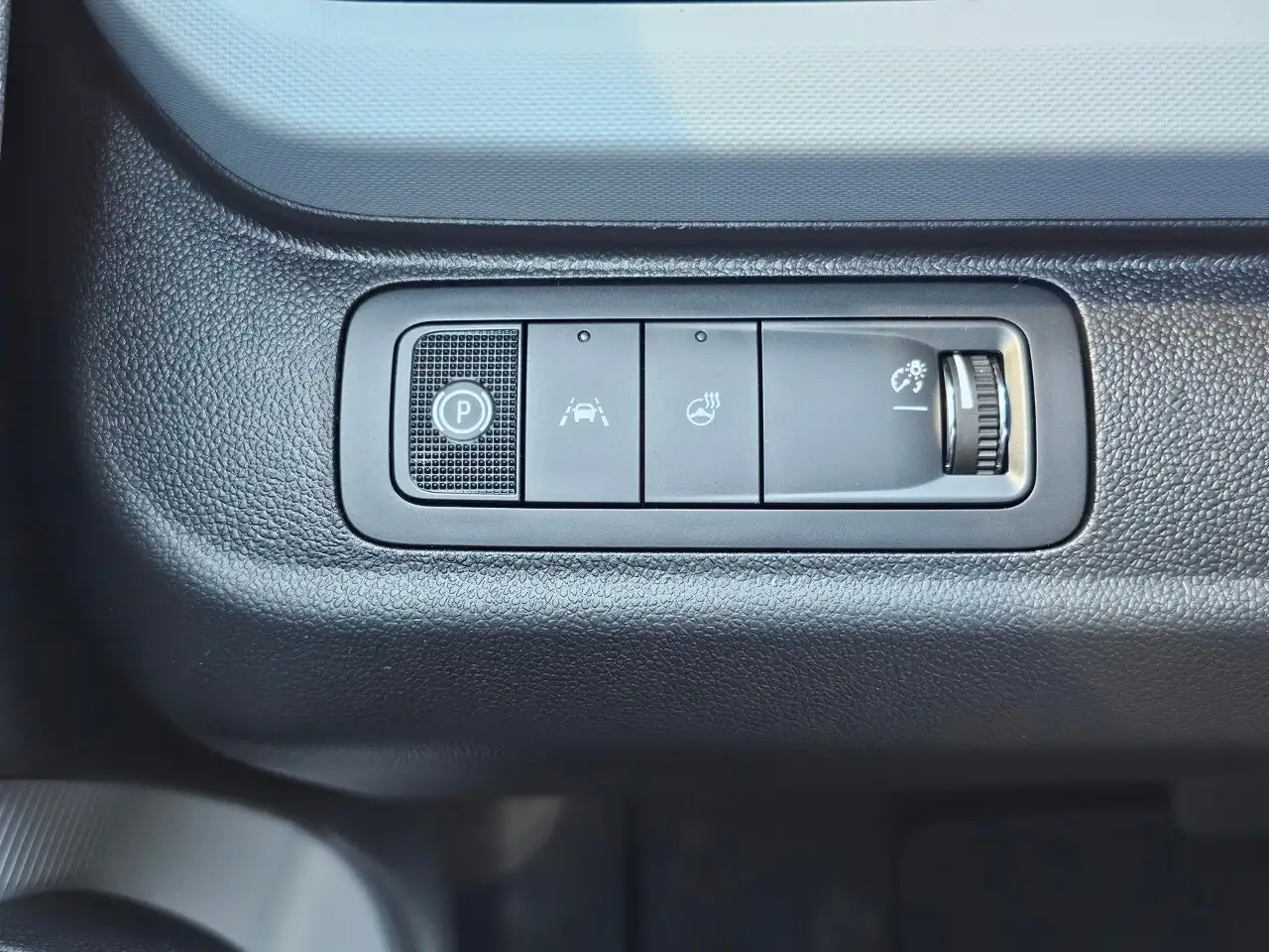 Chevrolet Bolt photo Chevrolet Bolt