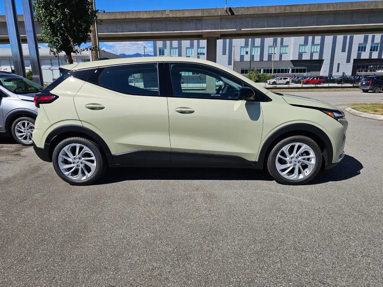 Chevrolet Bolt photo Chevrolet Bolt