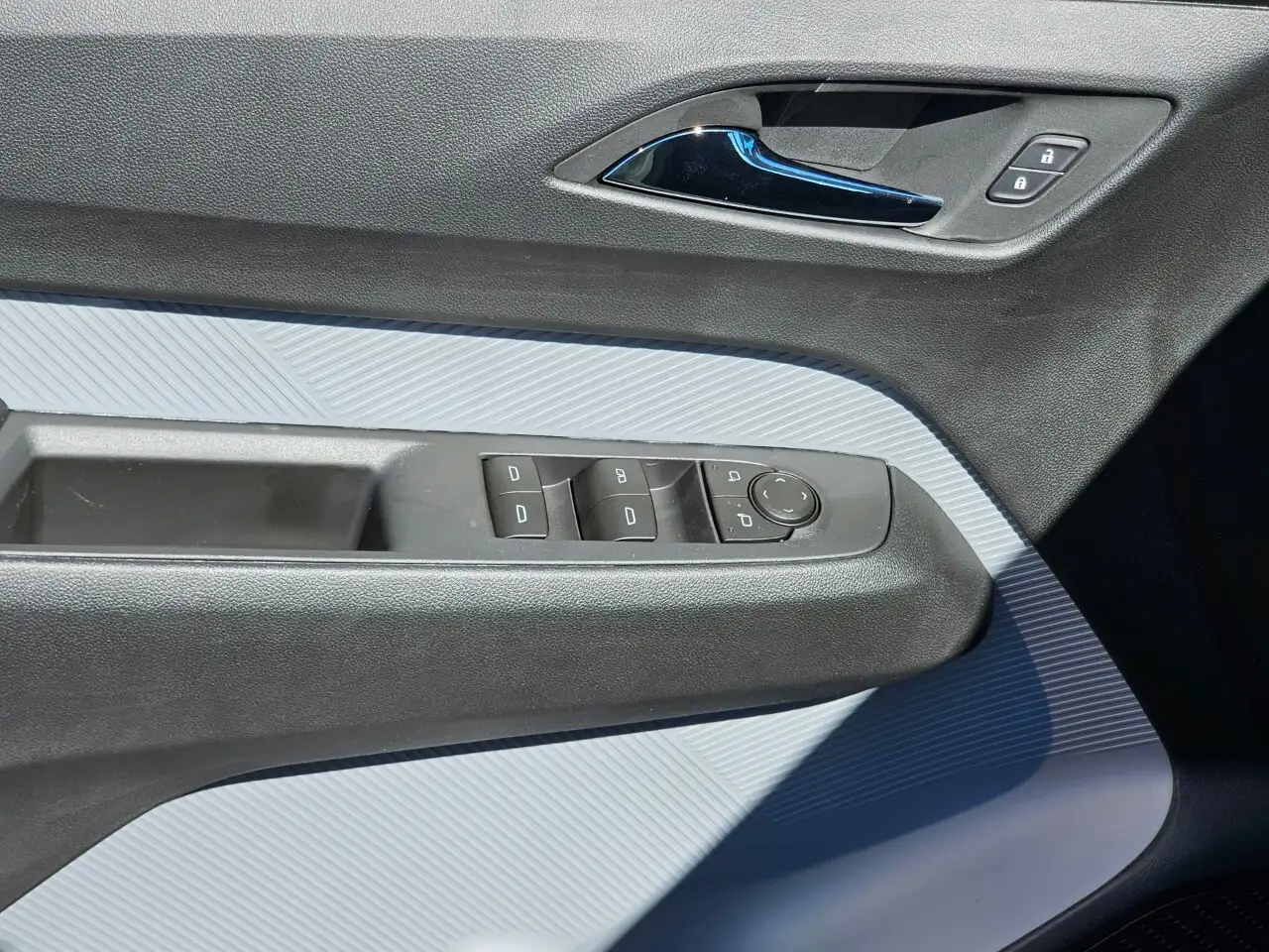 Chevrolet Bolt photo Chevrolet Bolt