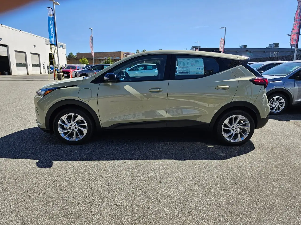 Chevrolet Bolt photo Chevrolet Bolt