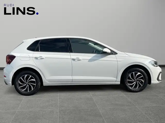 Volkswagen Polo view 2