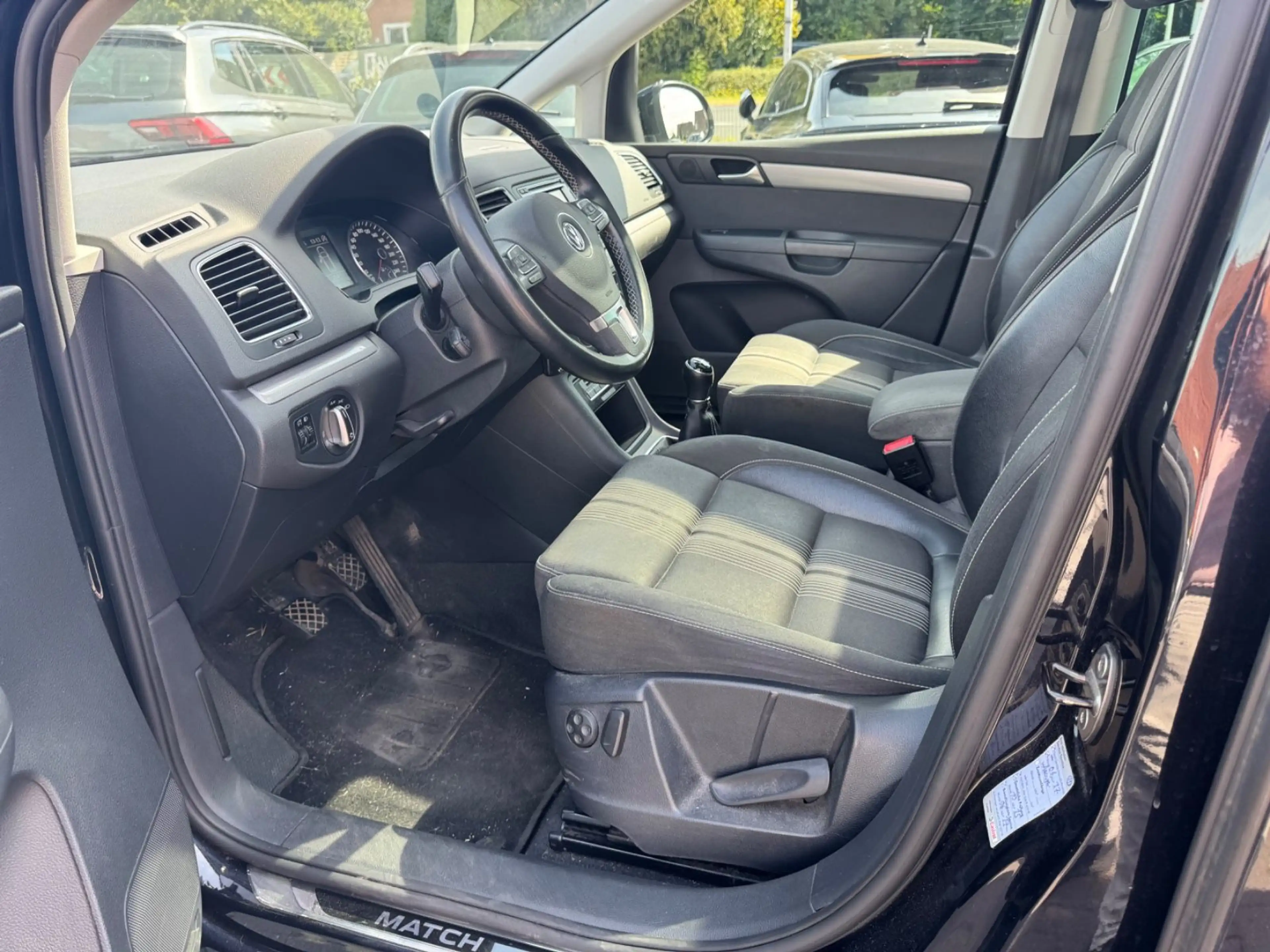 Volkswagen Sharan Match PDC PanoMFL NAVI KLIMA SHZ TEMP AHK — photo 9