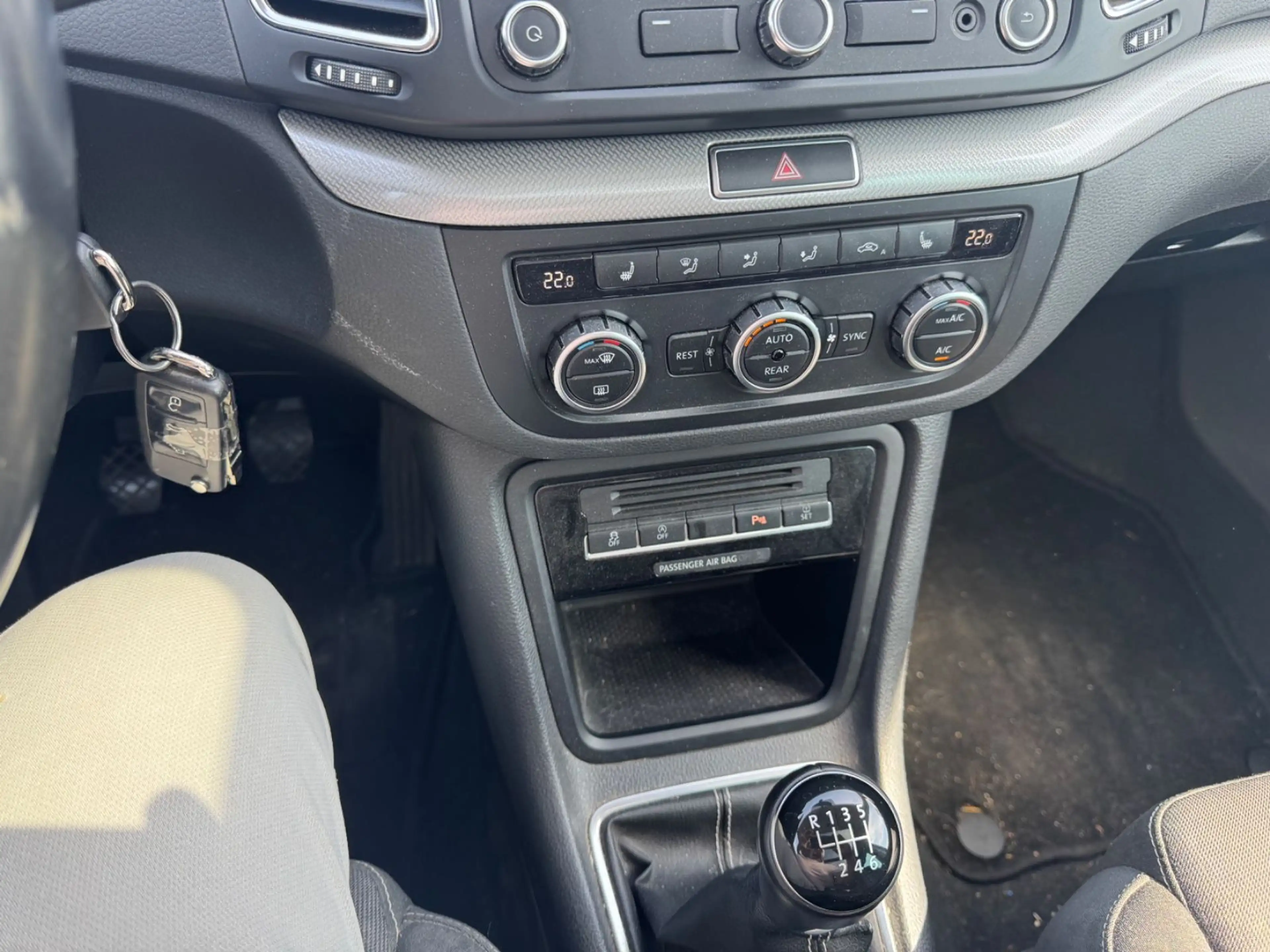 Volkswagen Sharan Match PDC PanoMFL NAVI KLIMA SHZ TEMP AHK — photo 15
