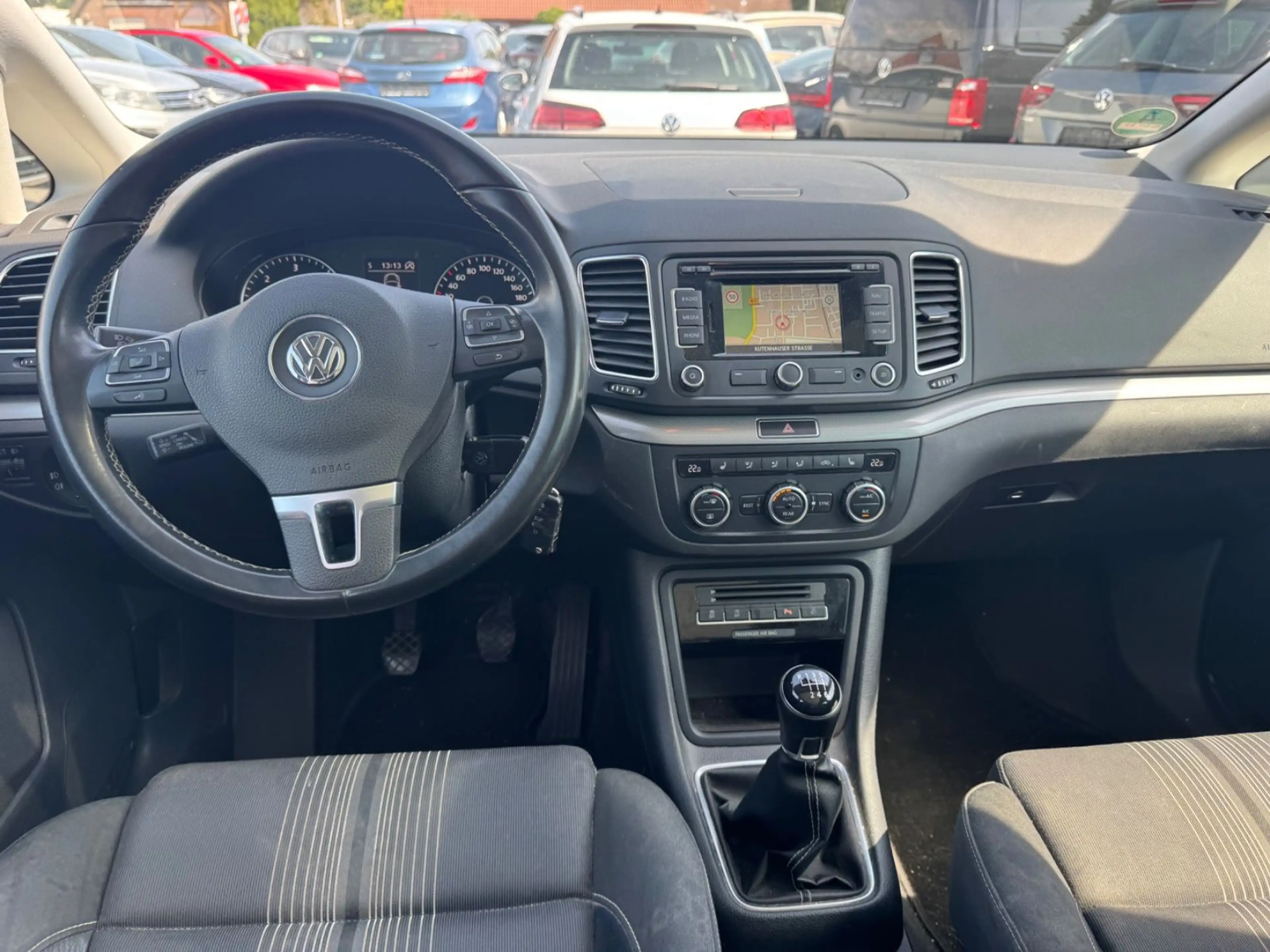 Volkswagen Sharan Match PDC PanoMFL NAVI KLIMA SHZ TEMP AHK — photo 11