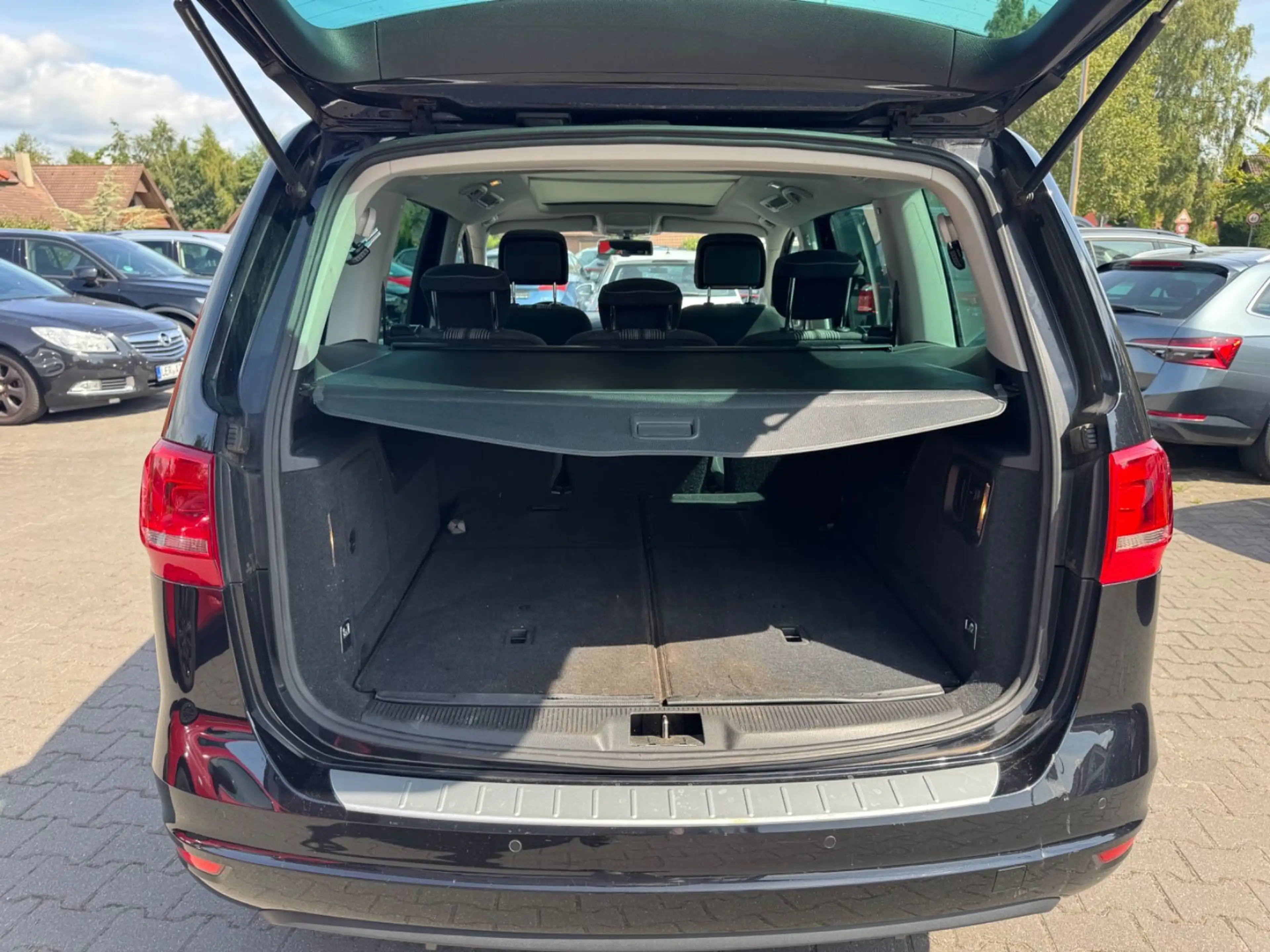 Volkswagen Sharan Match PDC PanoMFL NAVI KLIMA SHZ TEMP AHK — photo 7