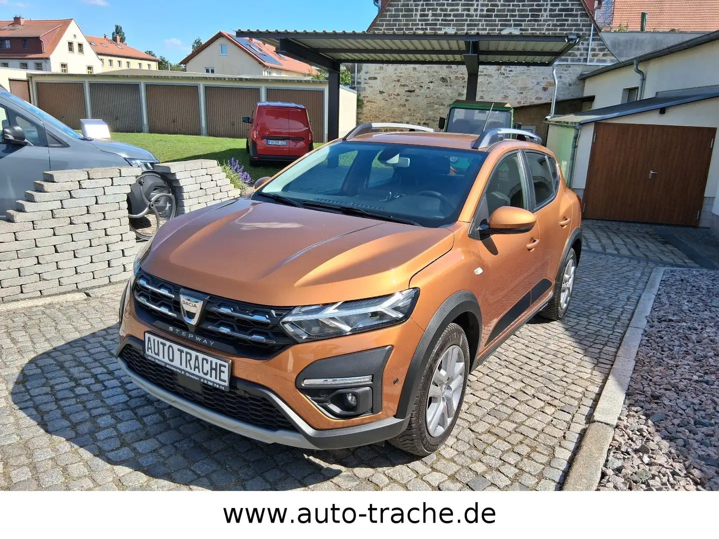 Dacia Sandero Stepway Comfort Navi LED PDC Automatik Orange - 1