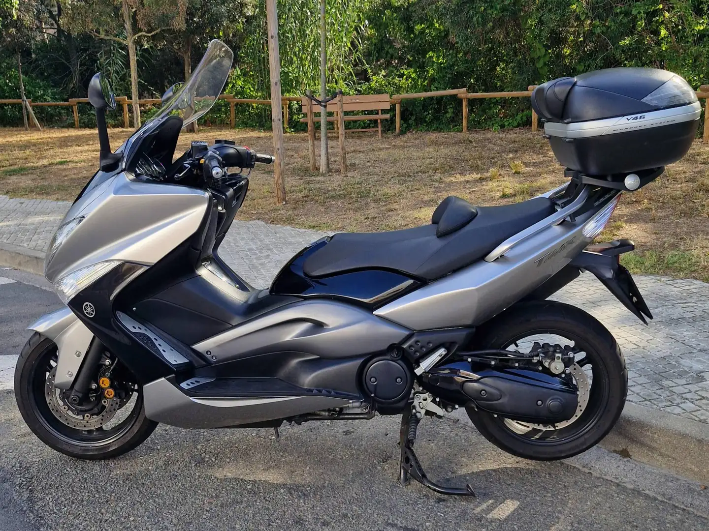 Yamaha TMAX 500 XP500A Gris - 1