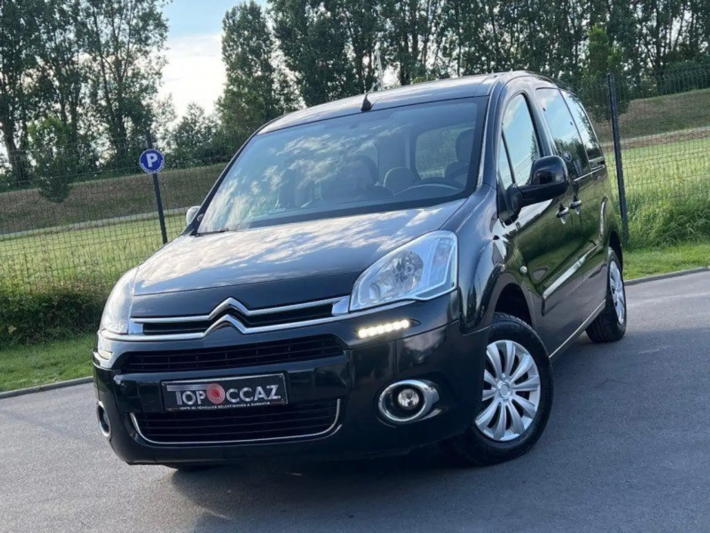 Citroen Berlingo 1.6 HDI 75 CONFORT PACK GPS 09/2014 145.000KM Zwart - 1