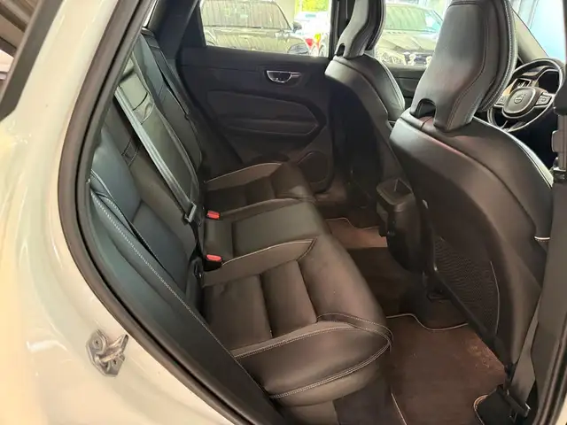 Volvo XC60 view 13