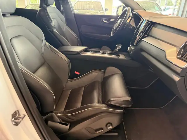 Volvo XC60 view 14