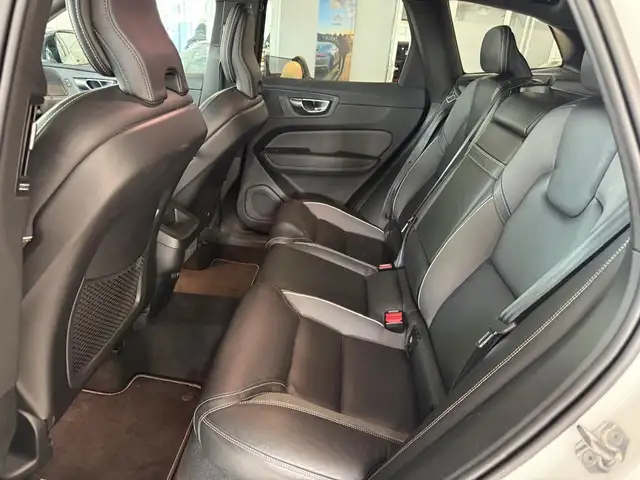 Volvo XC60 view 11