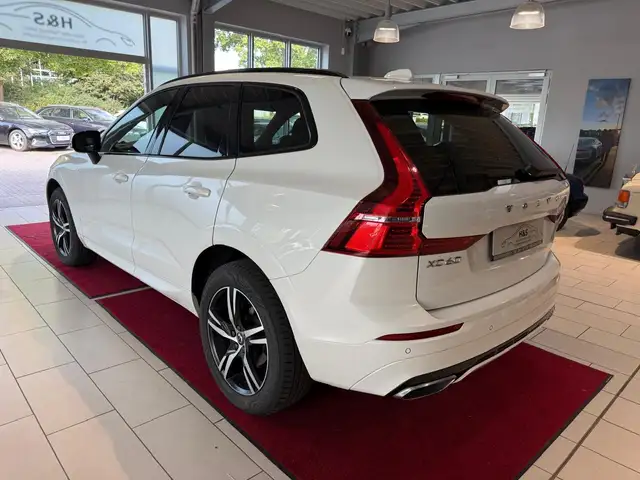 Volvo XC60 view 3