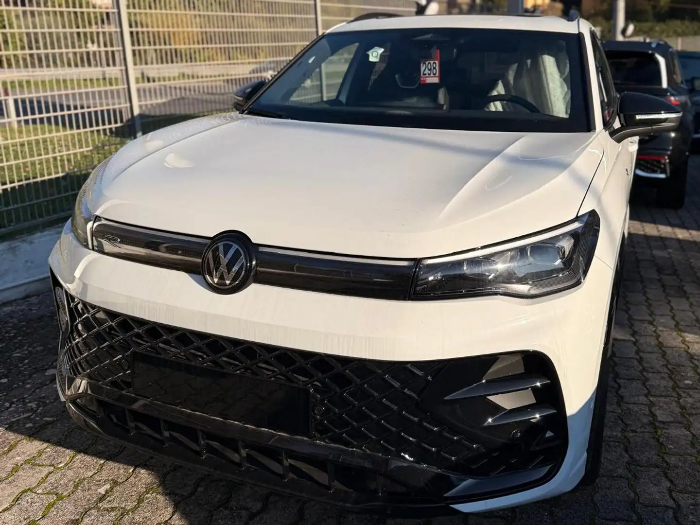 Volkswagen Tiguan Tiguan 1.5 E-tsi R-Line Plus 150cv dsg Weiß - 2