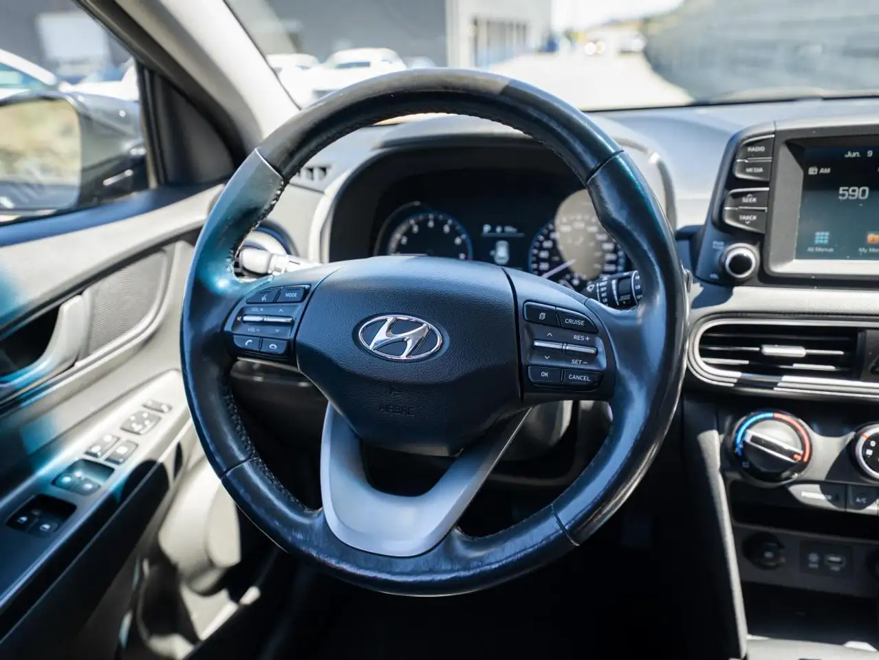 Hyundai KONA снимка Hyundai KONA