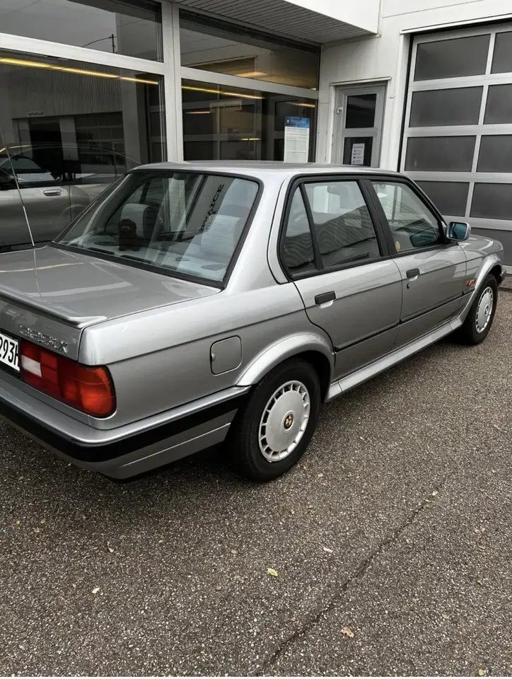 BMW 325 iX, foto 5