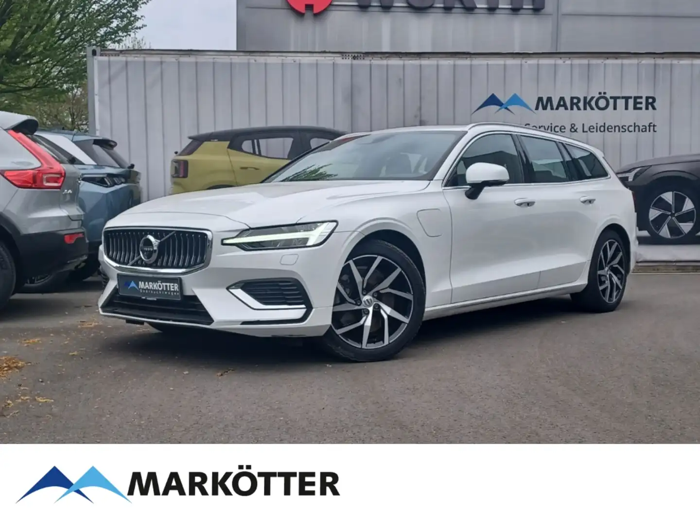 Volvo V60 T6 AWD Plus Bright Recharge AHK/PANO/FSH Wit - 1