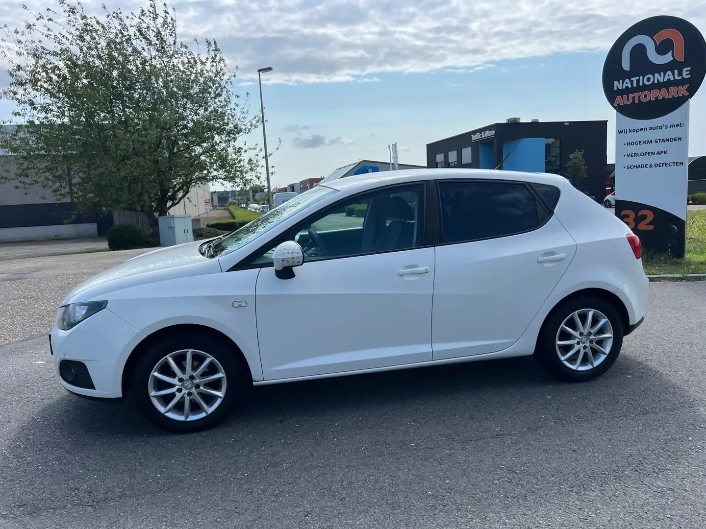 SEAT Ibiza SC 2011 * 1.4 Style * AIRCO * ELEC. RAMEN * LMV * Wit - 2