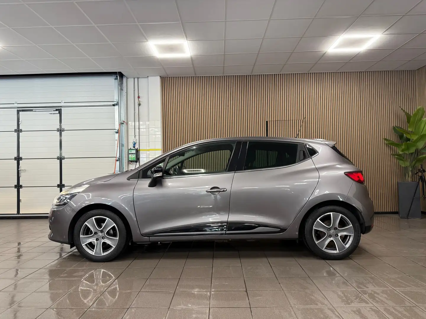 Renault Clio 0.9 TCe ECO Night&Day * 1e Eig / Navigatie / LM Ve Grigio - 2