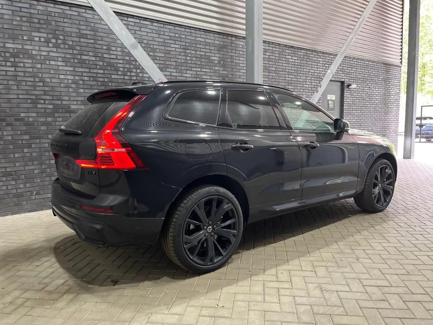Volvo XC60 T6 Plug-in hybrid Ultra Black Edition VERKOCHT Zwart - 2