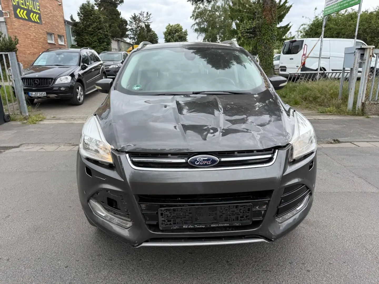 Ford Kuga 2,0 TDCi 4x4 TITANIUM Gris - 2