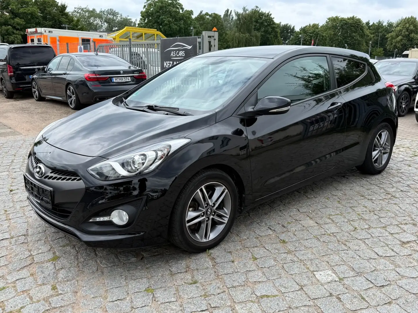 Hyundai i30 1.6 CRDI Coupe Design*Klima*PDC*2HD*Euro5 Schwarz - 2