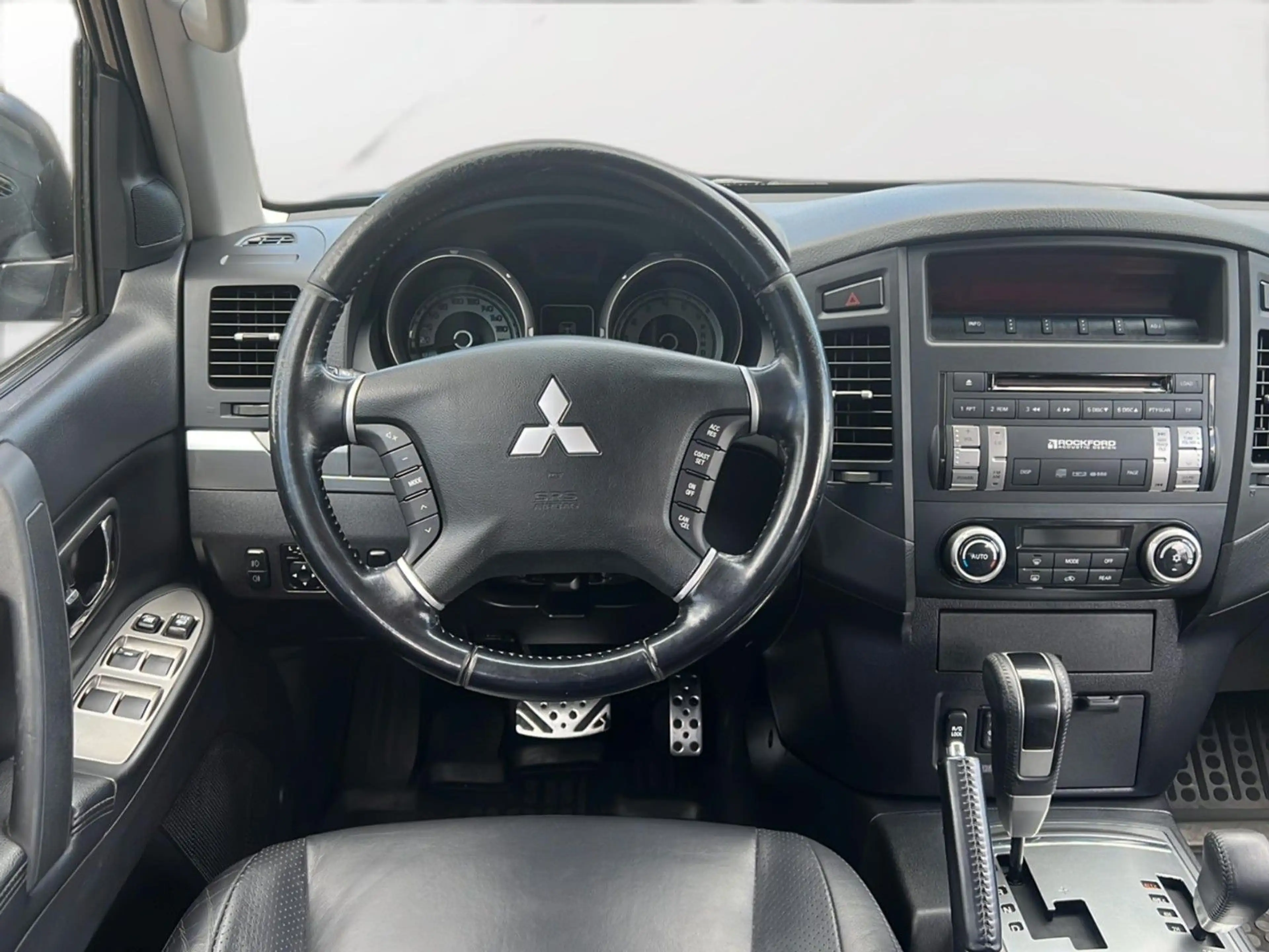 Mitsubishi Pajero 3.2 DI-D Intense*NUR 120TKM*AHK-3.3T*SHZ* — photo 15