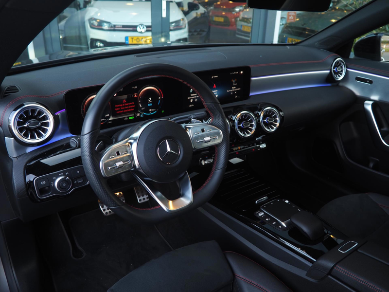 Mercedes-Benz CLA 250 250e AMG / Pano / Distronic / Ambient / Multibeam — photo 7