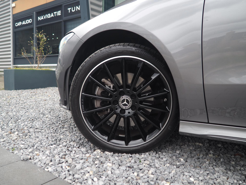 Mercedes-Benz CLA 250 250e AMG / Pano / Distronic / Ambient / Multibeam — photo 33