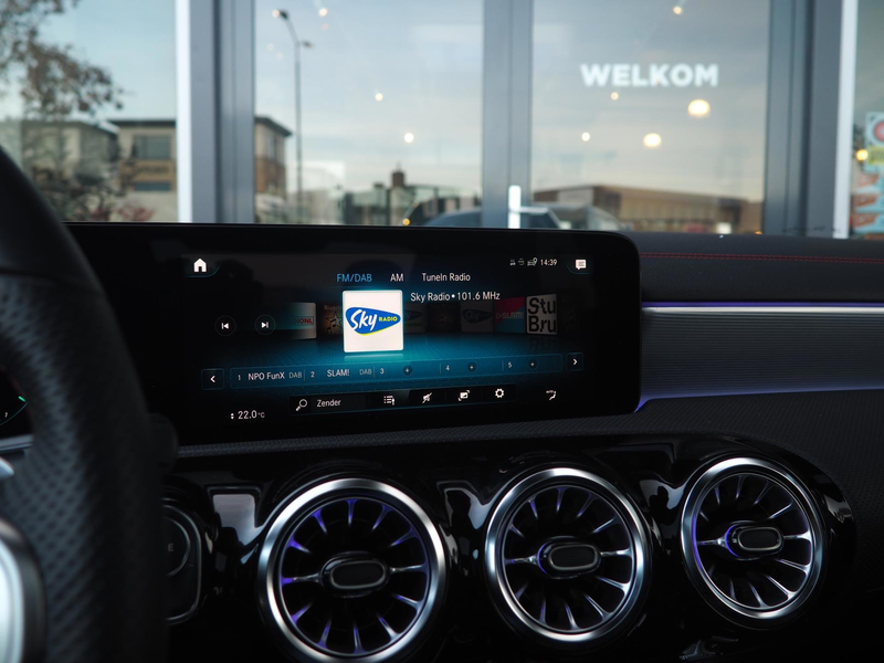Mercedes-Benz CLA 250 250e AMG / Pano / Distronic / Ambient / Multibeam — photo 23