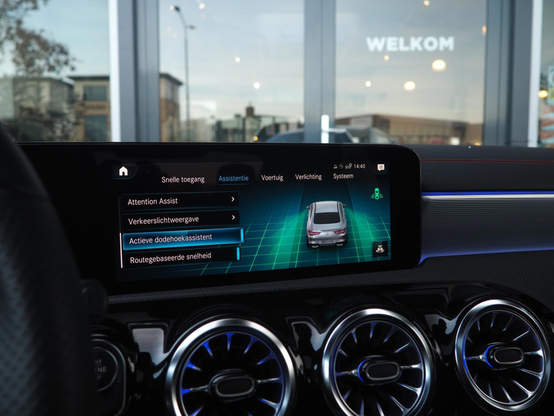 Mercedes-Benz CLA 250 250e AMG / Pano / Distronic / Ambient / Multibeam — photo 21