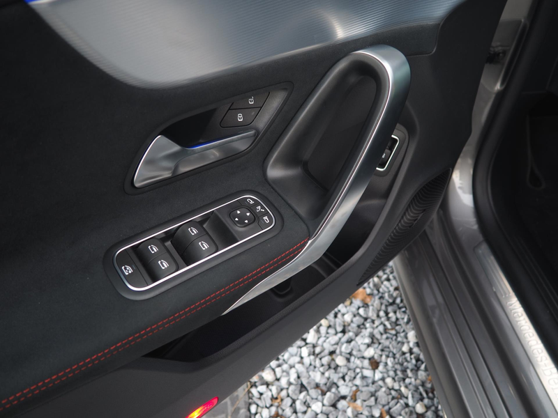 Mercedes-Benz CLA 250 250e AMG / Pano / Distronic / Ambient / Multibeam — photo 28