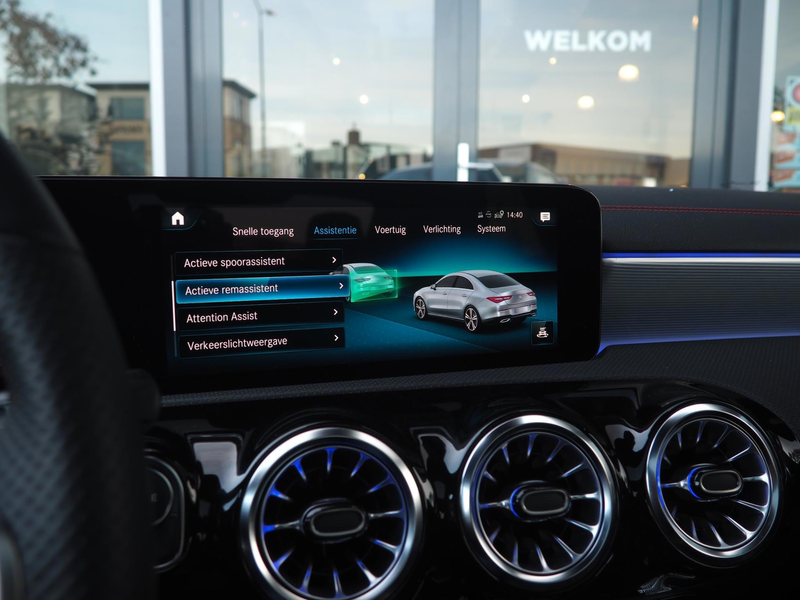 Mercedes-Benz CLA 250 250e AMG / Pano / Distronic / Ambient / Multibeam — photo 22