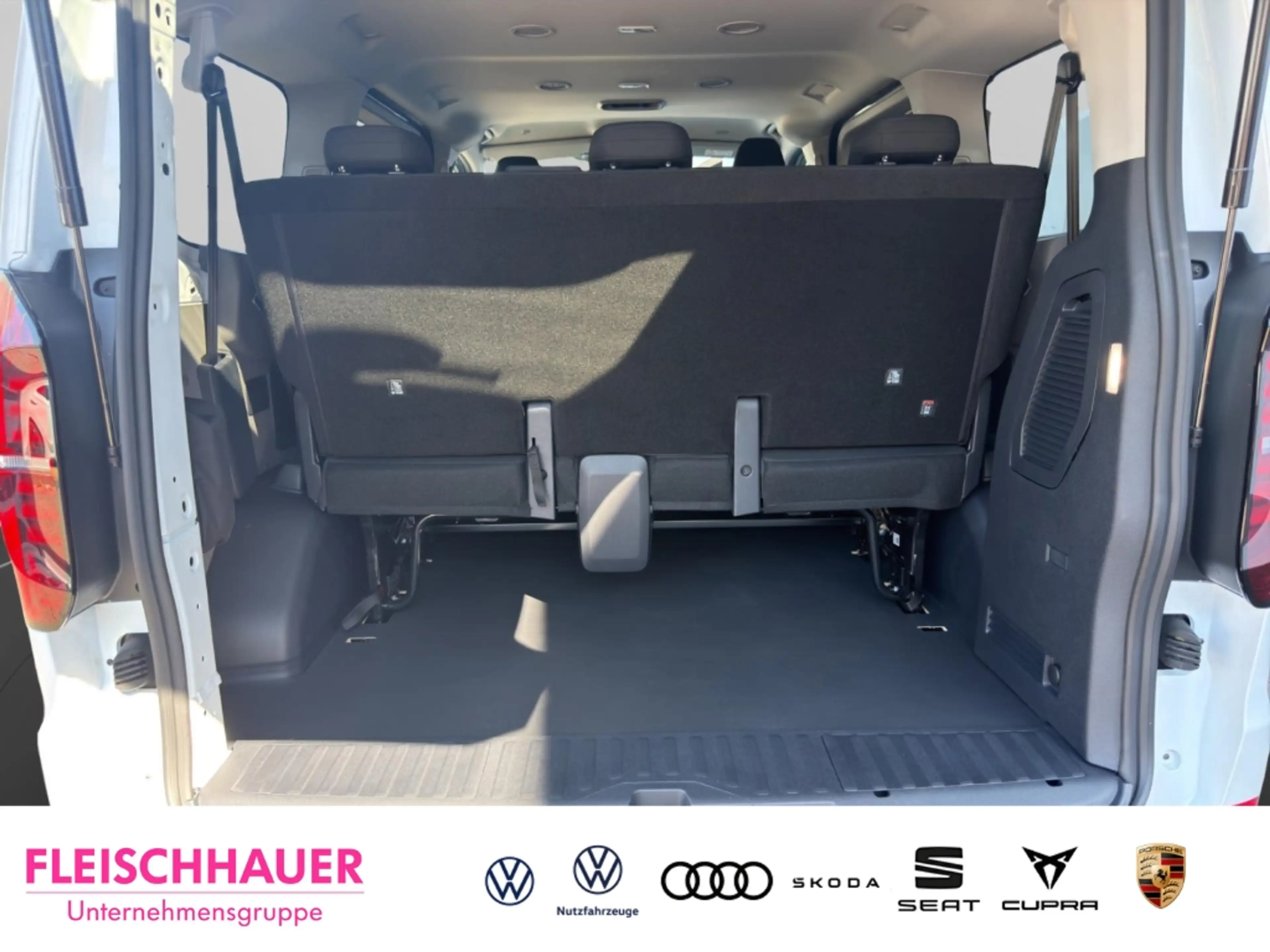 Volkswagen T7 Kombi 2.0 TDI ACC LED Apple CarPlay Tel.-Vorb. Keyless K — photo 6