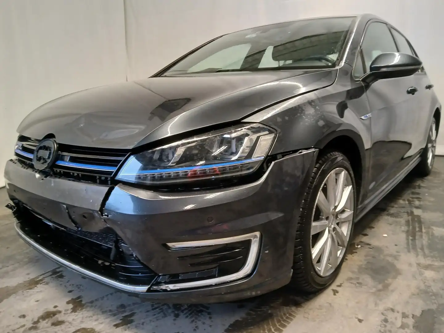 Volkswagen Golf GTE 1.4 TSI - frontschade - motormanagementlampje - Ex Grijs - 2